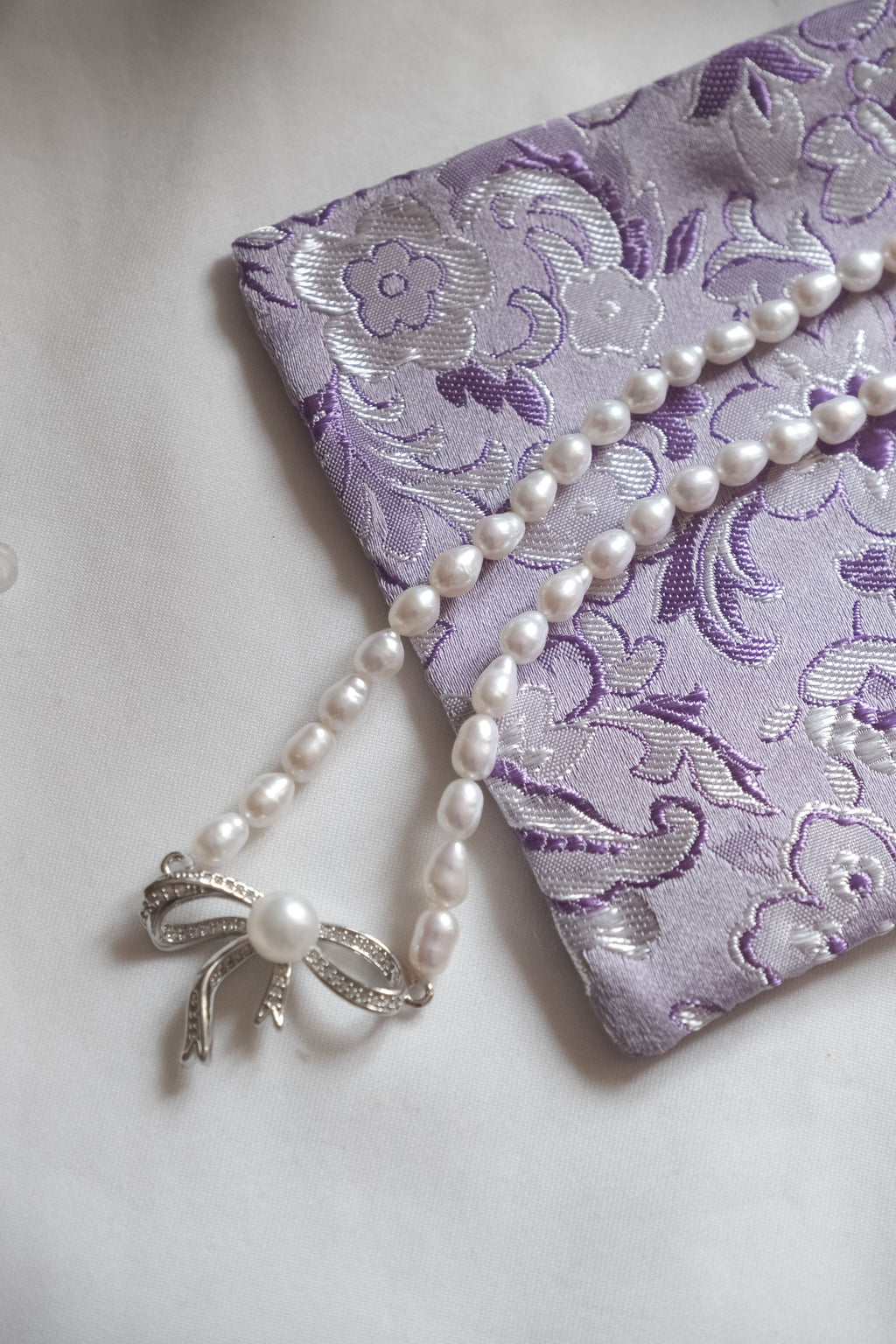 Bow Pearl Necklace