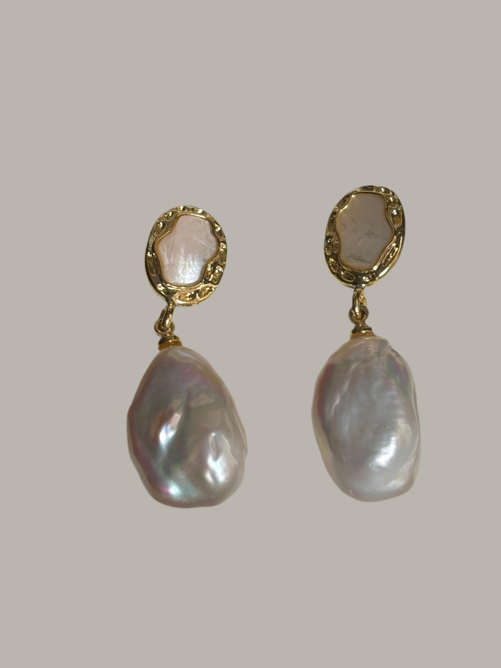 Baroque pearl earring